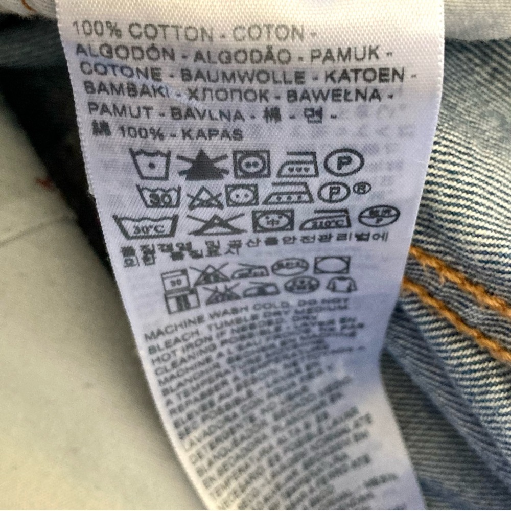 Levi’s 501 high-waisted medium-wash jeans. 💙 - Picture 7 of 8